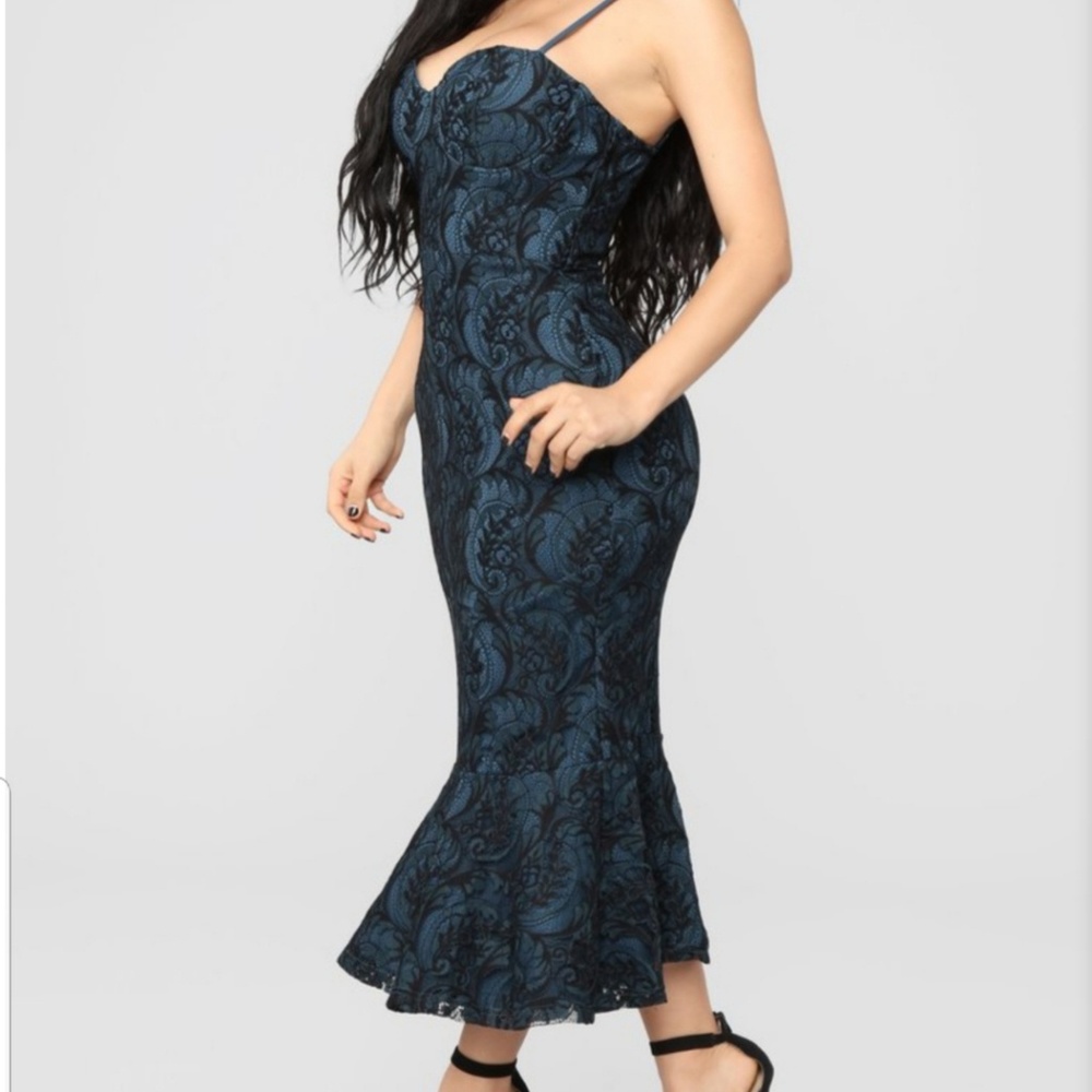 Beautiful Lace Midi Dress With Padded Bra. Flair